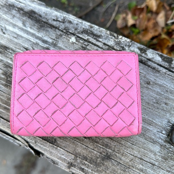 BottegaVeneta Intrecciato Compact leather wallet Pink Rank 9 outta 10 - Picture 1 of 8